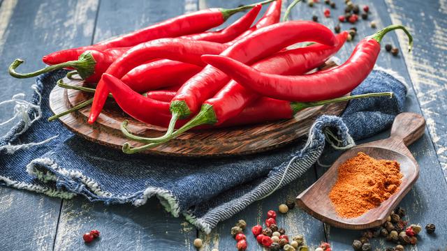 Makanan pedas (cabai, paprika, lada)