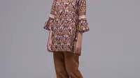 7 Model Tunik Batik dengan Lengan Lonceng, Bikin Wanita Anggun Tanpa Ribet