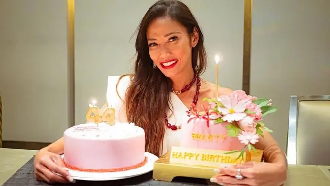 Shanty rayakan ultah kali ini bersama keluarga besar