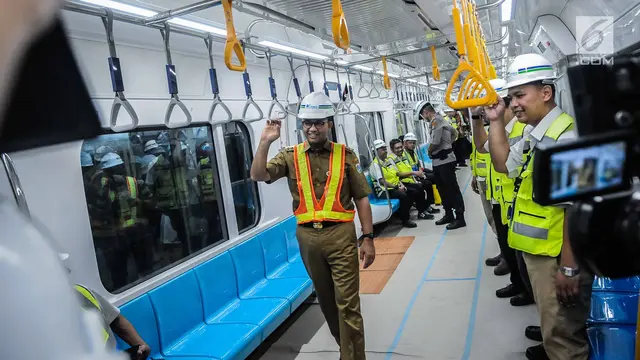 Ekspresi Anies Saat Jajal MRT Bundaran HI-Lebak Bulus