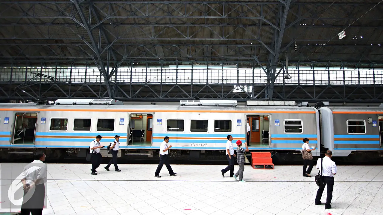 20151123-Stasiun-Tanjung-Priok-Jakarta-IA