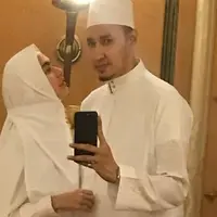 Kartika Putri dan Habib Usman bin Yahya [foto: instagram/kartikaputriworld]