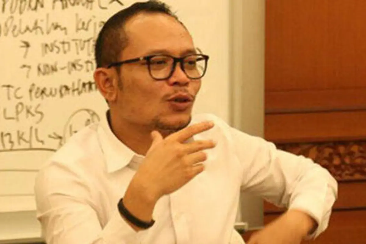 Kepada perusahaan, Menaker meminta agar tidak alergi dengan kehadiran serikat pekerja.