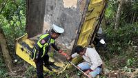 Detik-detik Truk Rem Blong Masuk Jurang di Kupang, 2 Bocah Tewas Terjepit