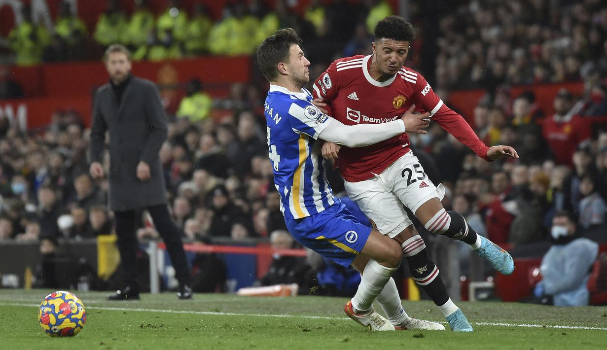 Manchester United tak banyak memberikan perlawanan untuk tim tamu sedangkan Brigthon yang mampu menguasai permainan masih belum mampu memanfaatkan kempatan. Alhasil, babak pertama ditutup dengan skor kacamata. (AP/Rui Viera)