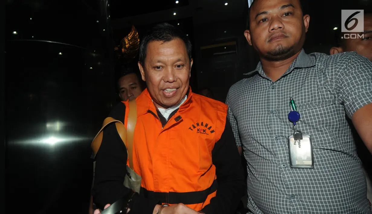 Direktur Utama PTPN III (Persero) Dolly Pulungan usai menjalani pemeriksaan di Gedung KPK, Jakarta, Rabu (4/9/2019). Dolly Pulungan diduga menerima fee sebesar 345.000 dolar Singapura dari pemilik PT Fajar Mulia Transindo, Pieko Nyotosetiadi. (merdeka.com/Dwi Narwoko)