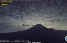 Gunung Semeru Erupsi 8 Kali dalam Sehari, Tertinggi di Jawa Ini Muntahkan Abu 300 Meter