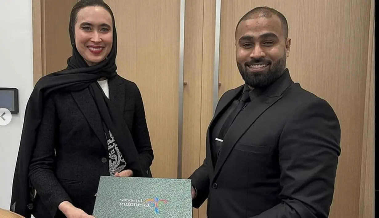 Secara keseluruhan, tampilan Menpar Widi Wardhana di sejumlah kesempatan tak pernah gagal hadirkan kesempurnaan gaya yang begitu inspiratif.  [Foto: Instagram/ Widi Wardhana]