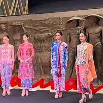 Lenggak-lenggok Kartini di Sarinah, Pamerkan Kebaya dengan Keanggunan. (Dok: Liputan6.com/dyah)