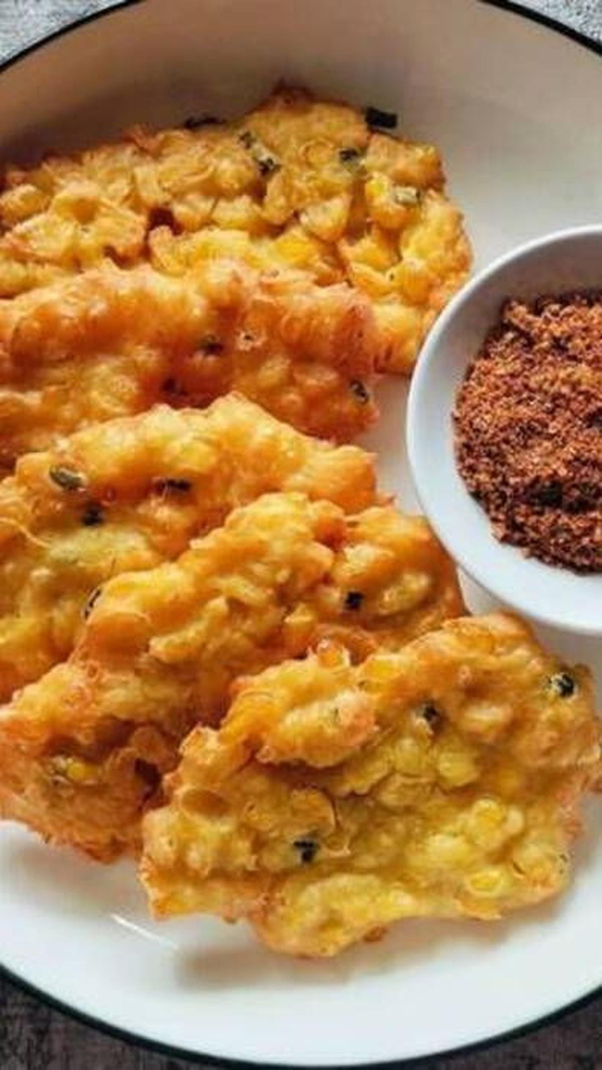 4. Bakwan Jagung Manado