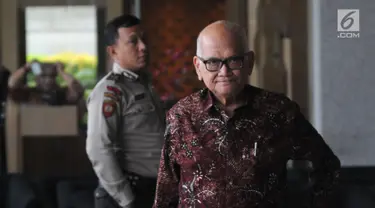 Mantan Menteri Koordinator Bidang Perekonomian Dorodjatun Kuntjoro Jakti usai menjalani pemeriksaan di Gedung KPK, Jakarta, Kamis (4/7/2019). Dorodjatun diperiksa sebagai saksi untuk tersangka Sjamsul Nursalim terkait dugaan korupsi Bantuan Likuiditas Bank Indonesia (BLBI). (merdeka.com/Dwi Narwoko)