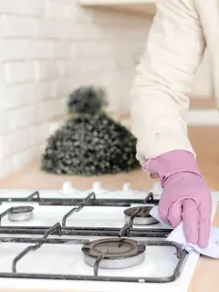 Sahabat Fimela, terdepan cara sederhana untuk membersihkan kompor, yaitu dengan menggunakan racikan baking soda dan cuka. [Dok/freepik.com]