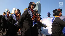 Anak-anak berpartisipasi dalam acara kampanye tahun keselamatan untuk kejiwaaan 2017-2018 di Bundaran HI, Jakarta, Minggu (30/7). Kampanye ini untuk mengajak masyarakat untuk tidak melakukan pelanggaran lalu lintas (Liputan6.com/Helmi Afandi)