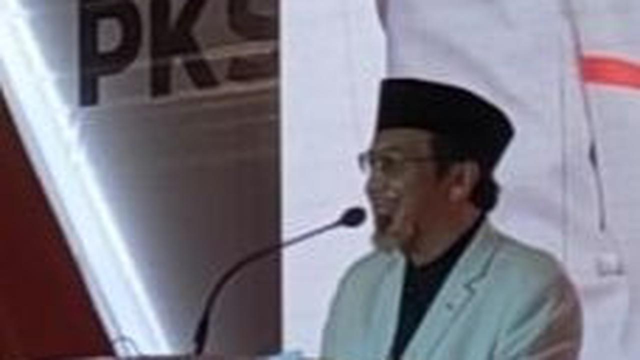 DI tempat yang sama, Ketua Majelis Pertimbangan Pusat (MPP) PKS Suswono menegaskan, jangan alergi terhadap slogan perubahan yang diusung koalisi Anies Baswedan. Dia menjamin, jika Anies presiden, maka tak akan menghapus sepenuhnya rencana pemerintahan Pre