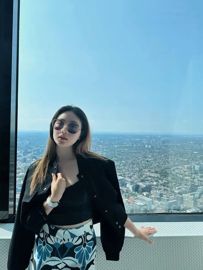 Yuk intip potret berbagai outfit Natasha Wilona saat liburan di Kanada.