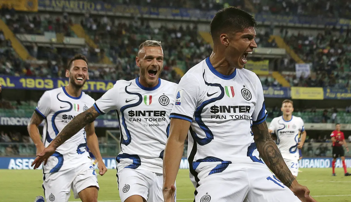 Joaquin Correa. Striker berusia 27 tahun yang baru saja didatangkan Inter Milan dari Lazio dengan status pinjaman ini telah mencetak 2 gol. Kedua gol dicetak saat debutnya pada pekan kedua melawan tuan rumah Hellas Verona yang berakhir 3-1 untuk Nerazzurri. (Foto: LaPresse via AP/Paola Garbuio)