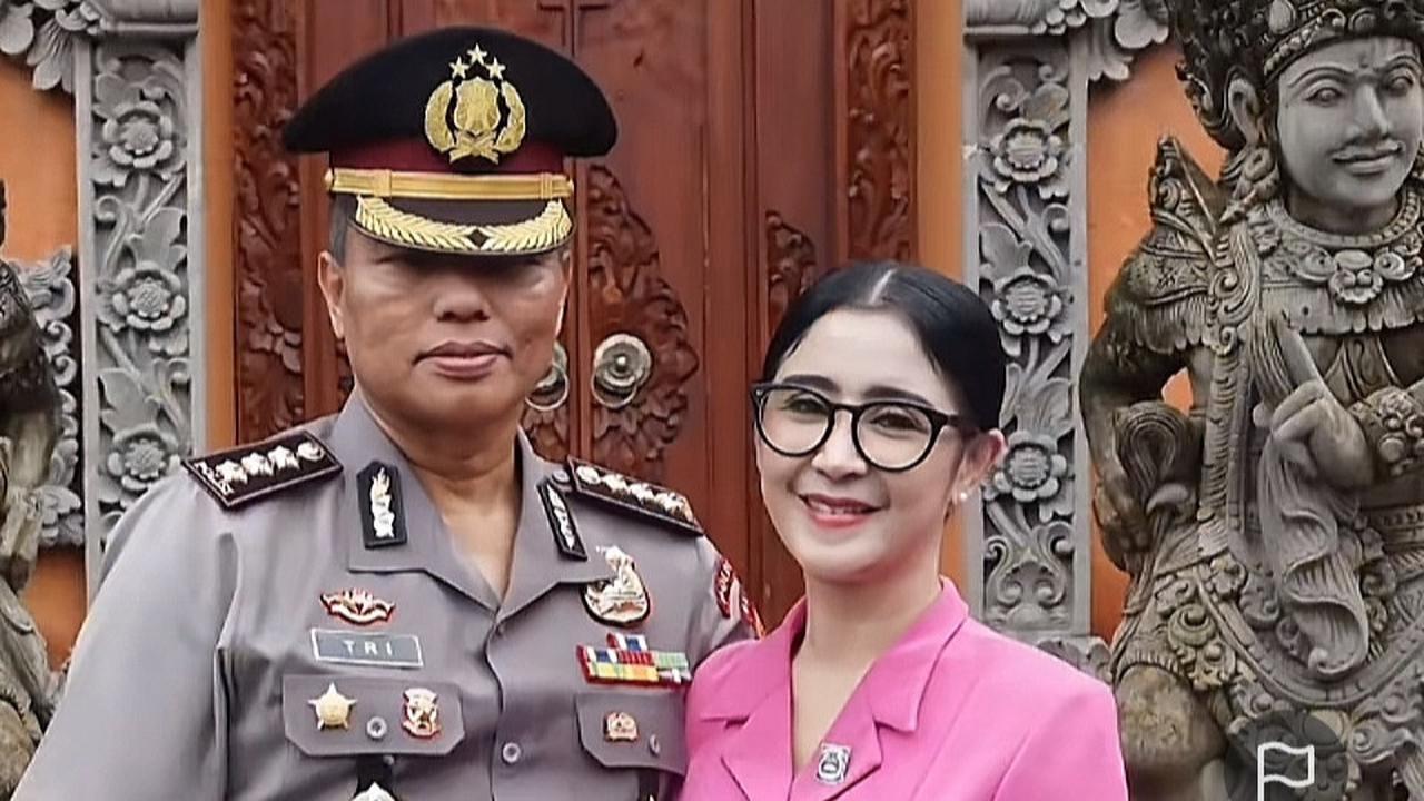 Pesona Uut Permatasari Pakai Seragam Ibu Bhayangkari, Happy Banget Temani Suami Naik Pangkat Jadi Kombes