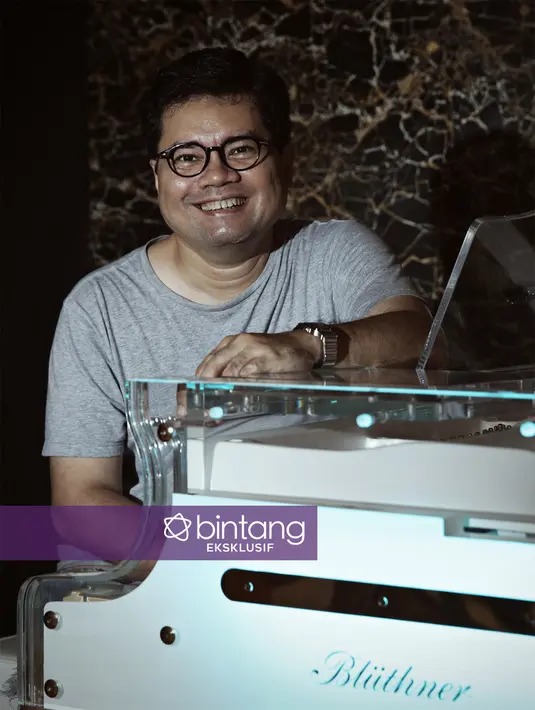 Program 100 SD yang akan digarap pada bulan Juli mendatang itu tujuannya bukan untuk mengajarkan anak-anak menjadi musikus. Selama enam bulan akan dilatih, setelah itu bisa bermain bersama dengan temannya. (Bambang E. Ros/Bintang.com)