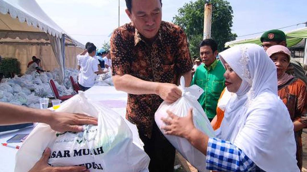 Warga Rusun Koja serbu sembako murah