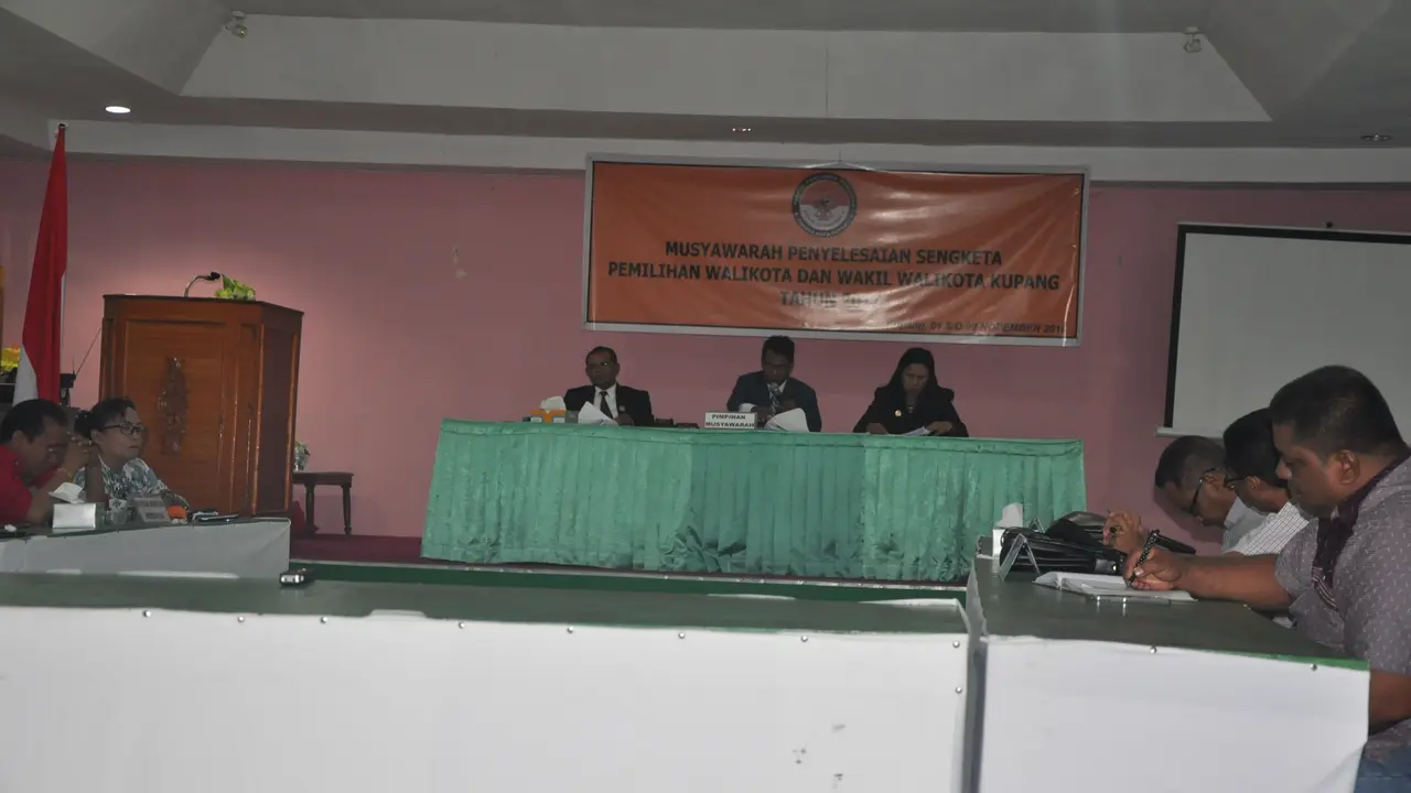 Sidang sengketa pilkada di Panwaslu Kupang
