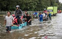 Banjir Jakarta Rendam Puluhan RT dan Ruas Jalan, Warga Diimbau Waspada