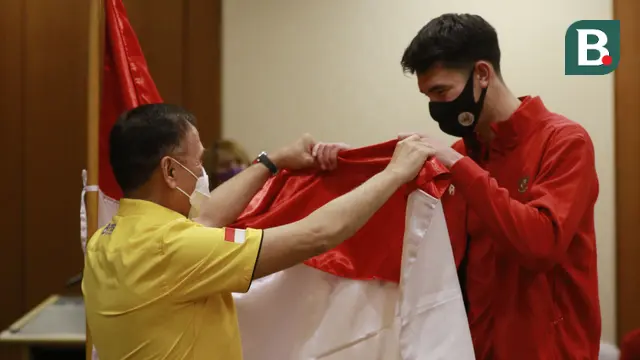 Foto: Cerianya Elkan Baggott Pamer KTP di Acara Pelepasan Timnas Piala AFF 2020 Menuju Pemusatan Latihan di Turki