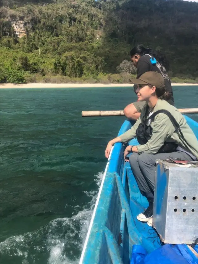 6 Potret Manohara saat Jadi Aktivis Satwa Liar, Tuai Pujian