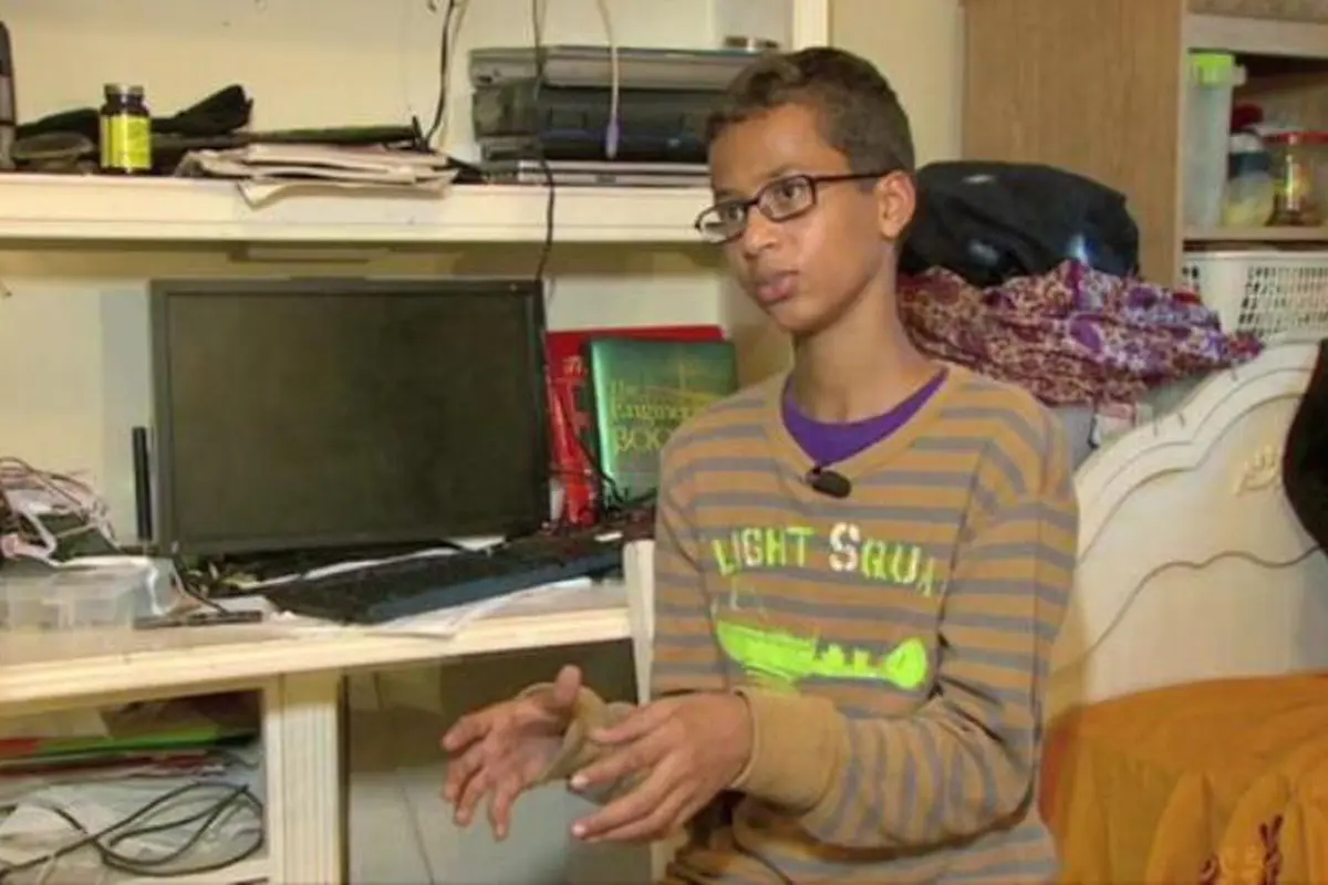 VFakta Ahmed Mohamed, Remaja Muslim yang Ditangkap Sebab Buat Jam