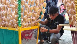 Kue Kolombengi khas Gorontalo saat akan diarak ke masjid pada perayaan Maulid Nabi. Foto: Istimewa (Arfandi/Liputan6.com)