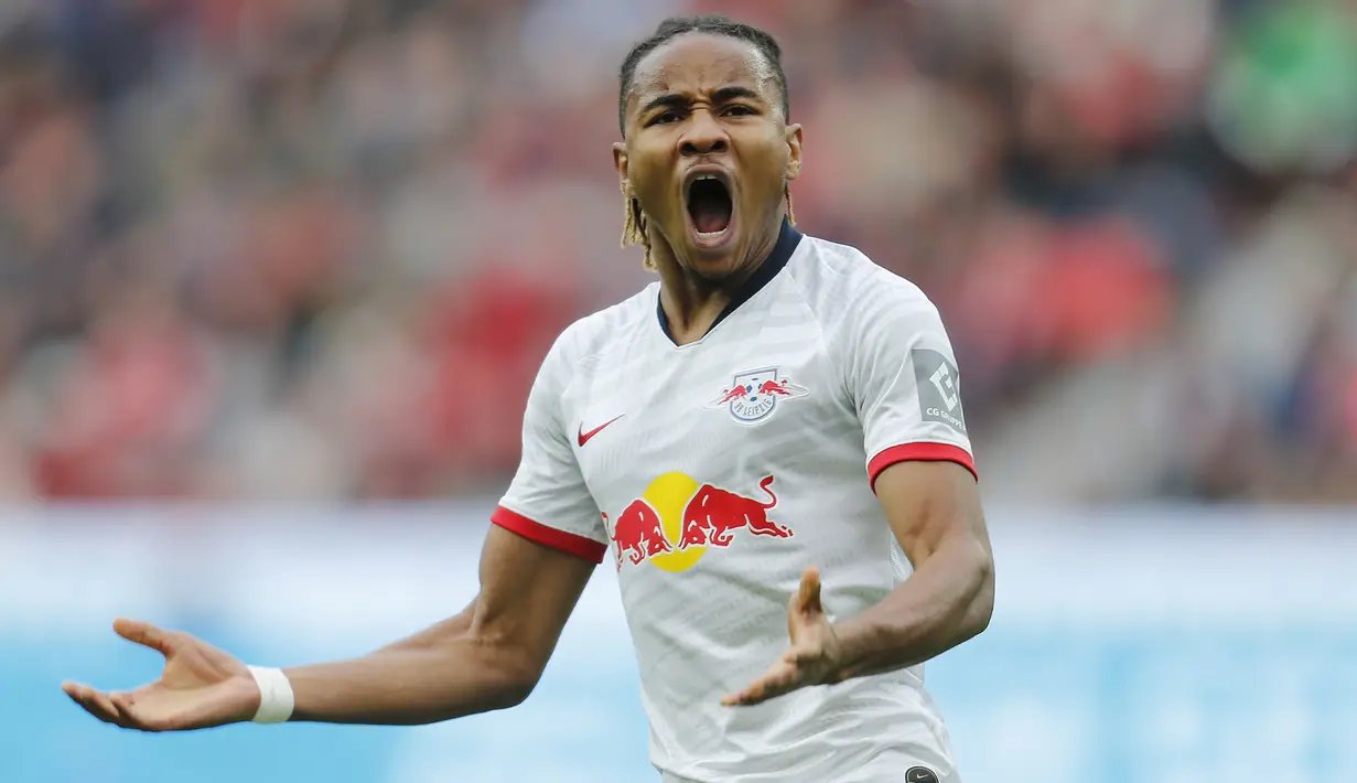 Christopher Nkunku - Gelandang berusia 22 tahun ini tampil sangat apik sebagai pemberi assist bagi striker RB LEipzig. Nkunku tercatat telah menyumbangkan 14 assist dan 4 gol dari 23 penampilannya di musim ini. (AFP/Leon Kuegeler)