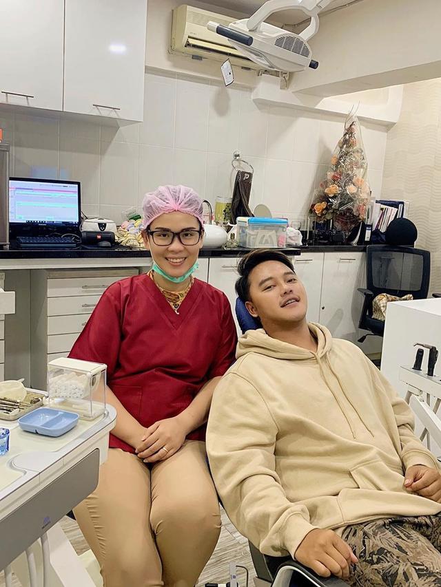 7 Potret Danang D'Academy di Luar Panggung, Tampil Kasual dan Stylish