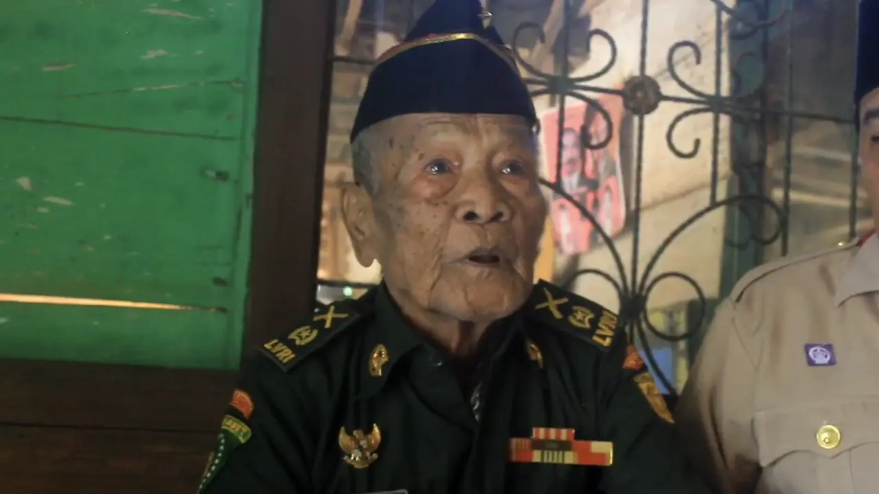 Muhamat Amin, seorang pejuang yang ikut memikul tandu Jendral Soedirman di masa perang geriliya hidupnya kini memprihatinkan. Foto : (Liputan6.com/Ardi).