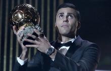 Momen Rodri Pakai Tongkat saat Terima Trofi Ballon d'Or 2024 di Paris, Ternyata ini Alasannya