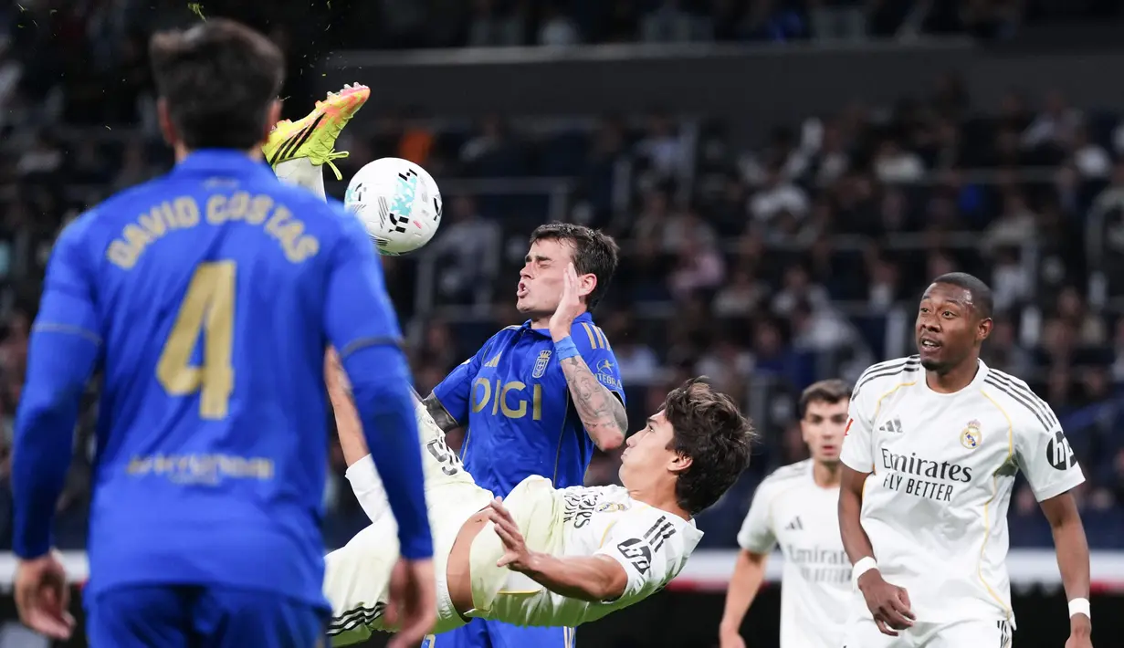 Gonzalo Garcia membuka keunggulan Madrid menjelang turun minum lewat aksi pada menit ke-44. (AP Photo/Manu Fernandez)