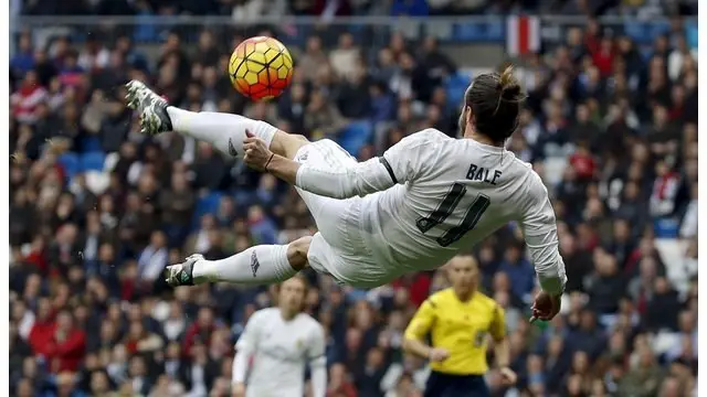 Trio berbahaya Real Madrid yakni Karim Benzema, Gareth Bale dan Cristiano Ronaldo yang dijuluki trio BBC tampil menggila dan memporak-porandakan gawang Rayo Vallecano dengan skor 10-2 di Santiago Bernabeu, Minggu (20/12/2015).