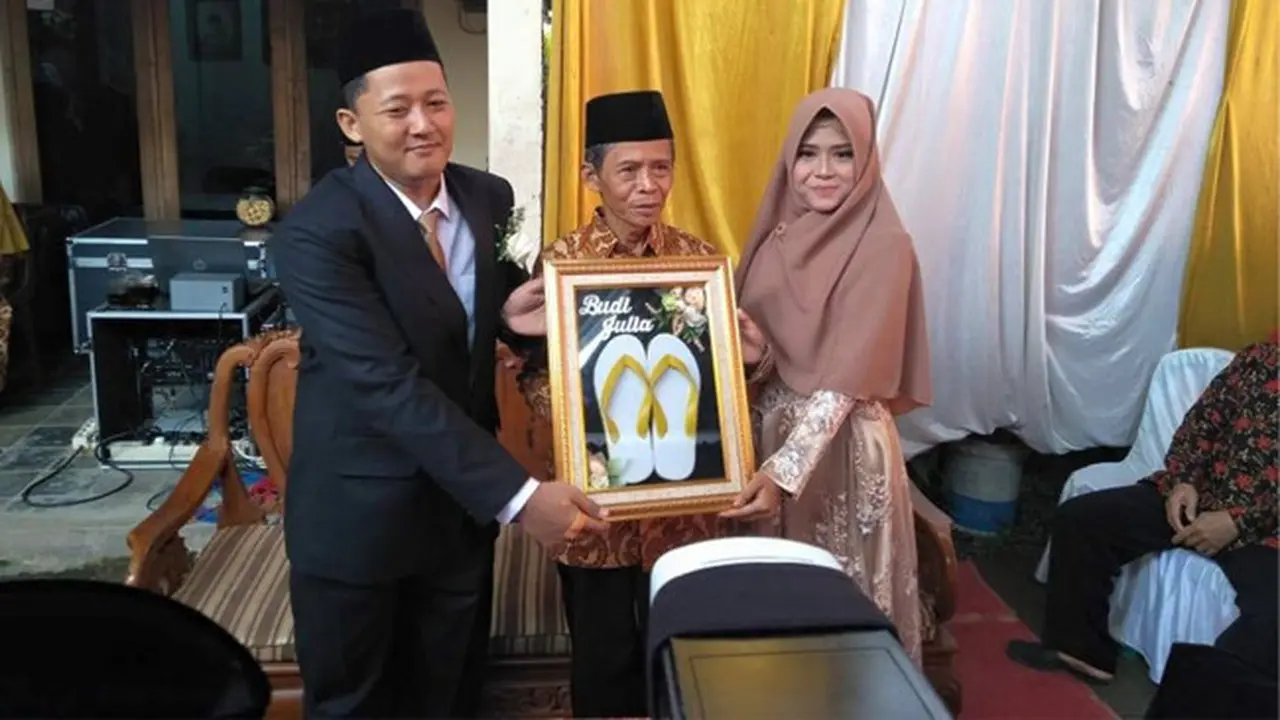 Top 3 Berita Hari Ini: Kisah Pertemuan Pasangan yang Menikah dengan Maskawin Sandal Jepit