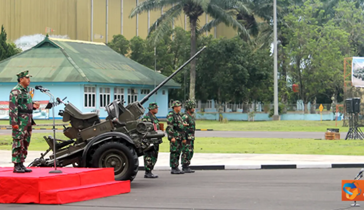 Citizen6, Malang: Panglima TNI dalam sambutannya mengatakan, Latgab TNI Tingkat Batalyon merupakan penjabaran dari arahan Presiden RI pada saat memberikan pengarahan kepada para petinggi TNI-Polri, di Akademi Militer Magelang. (Pengirim: Badarudin Bakri) 