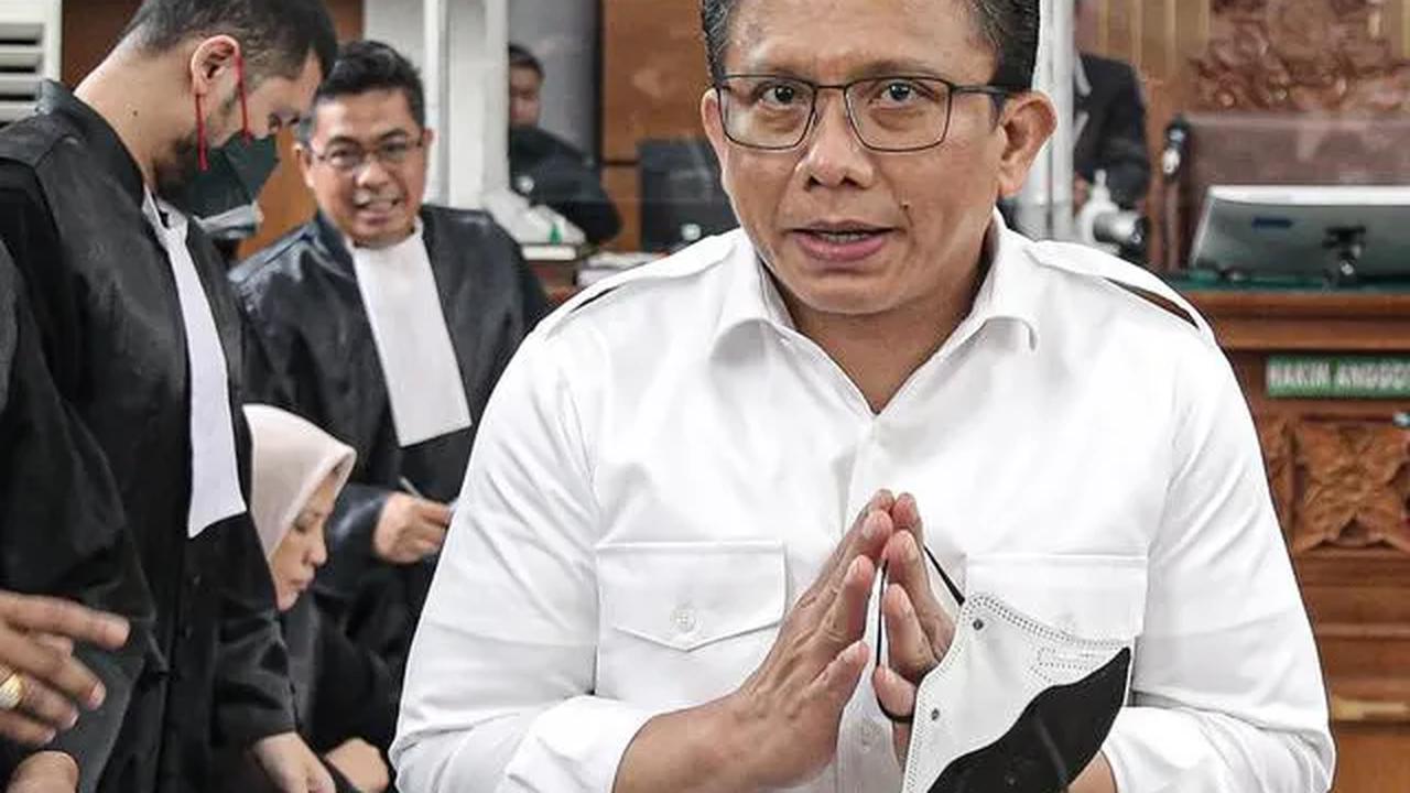 Untuk Ferdy Sambo, hukumannya diringankan dari vonis pidana mati menjadi penjara seumur hidup. Hasil tersebut telah berkekuatan hukum tetap alias inkracht meski dari jajaran majelis hakim memiliki dissenting opinion.