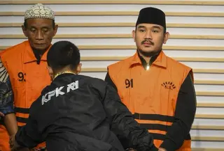 Komisi Pemberantasan Korupsi (KPK) melakukan penyitaan terhadap 49 dokumen dan lima barang bukti elektronik terkait kasus suap ijon proyek yang menjerat Bupati Bekasi Ade Kuswara Kunang. (Foto: Antara)