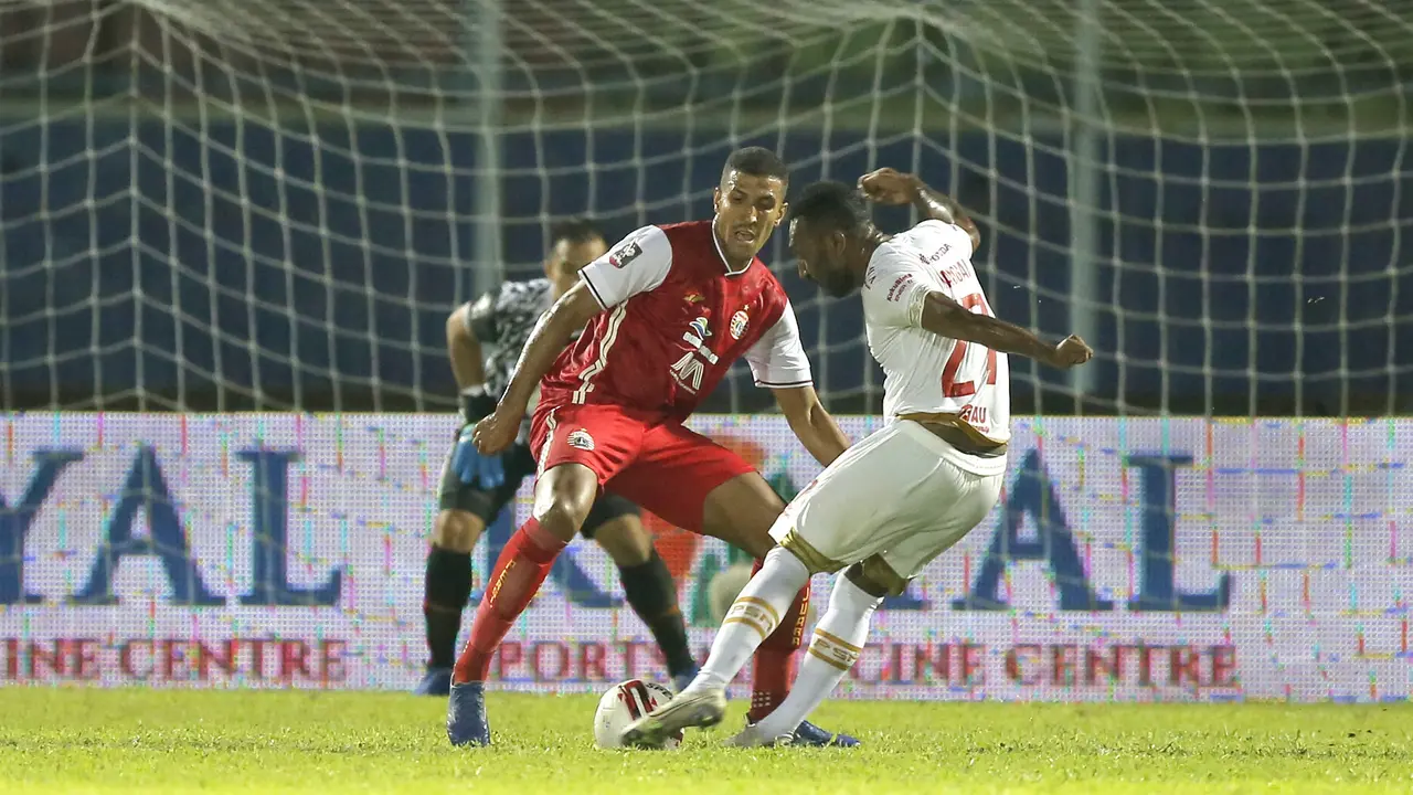 FOTO: Patrich Wanggai Bawa PSM Makassar Unggul atas Persija Jakarta di Babak Pertama