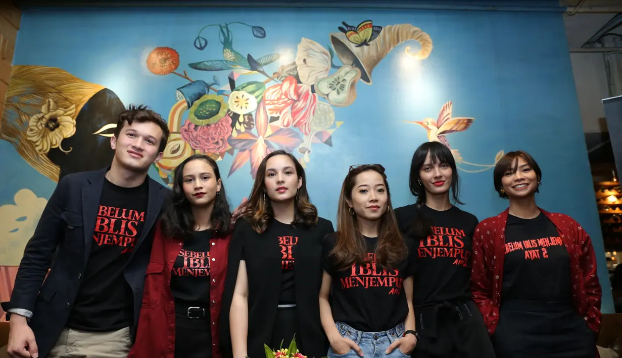 "Pertimbangannya ya karena mas Timo yang jadi sutradara. Terus juga twist cerita dan visual ya ok, believable. Soalnya terkadang ada film horor yang enggak believable," katanya. 
 (Daniel Kampua/Fimela.com)