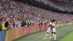 Pemain Ajax Amsterdam, Steven Berghuis, melakukan selebrasi usai mencetak gol ke gawang Rangers pada laga Liga Champions di Johan Cruyff ArenA, Kamis (8/9/2022). (AP/Peter Dejong)