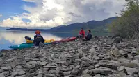 Para kayaker Eksplorasi Toba menemukan potensi batuan yang sangat unik, dan diduga memiliki kandungan mineral dari beragam jenis