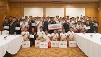 Timnas Indonesia U-16 mendapat laptop dan perlengkapan belajar dari Presiden Arema FC Gilang Widya Pramana/Ist