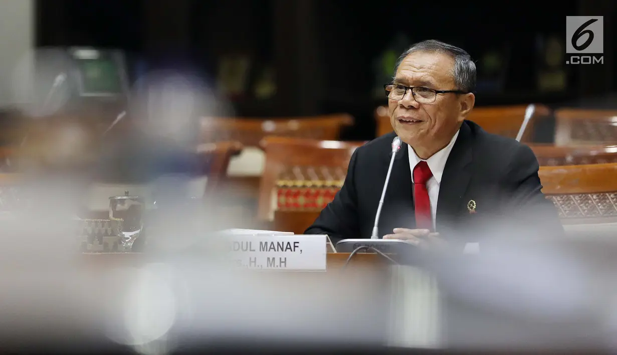 Calon hakim agung Abdul Manaf saat mengikuti uji kelakayan dan kepatutan dengan Komisi III DPR RI, Jakarta, Selasa (10/7). Abdul Manaf merupakan mantan Dirjen Badan Peradilan Agama. (Liputan6.com/JohanTallo)