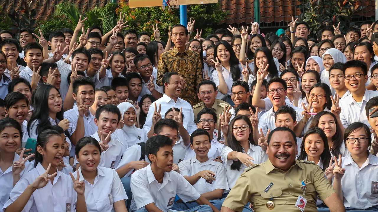 Senyum Ceria Siswa SMAN 2 Selfie Bareng Jokowi-Ahok Sebelum UN