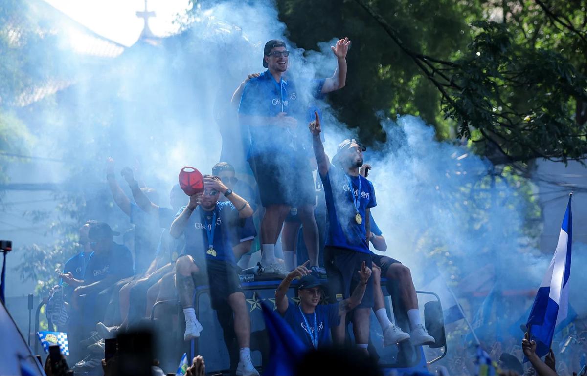 Foto: Lautan Bobotoh Rayakan Persib Juara BRI Super League 2026