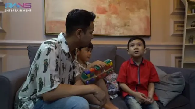 6 Momen Pertemuan Rafathar dengan Kembarannya yang Viral, Bak Pinang Dibelah Dua