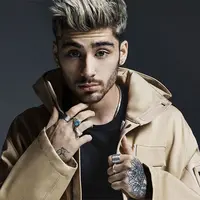 Zayn Malik baru putus dari Gigi Hadid. Ia pun mengunggah dua foto baru di Instagramnya. (Tattoo Collections - BleTak)