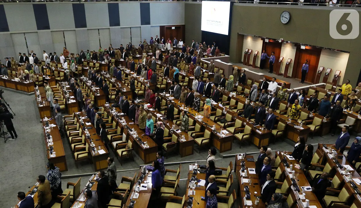 Suasana Sidang Paripurna ke-3 Masa Persidangan I Tahun Sidang 2019-2020, di Kompleks Parlemen, Senayan, Jakarta, Selasa (22/10/2019). Selain membahas surat Presiden tentan pemberhentian Kapolri Tito Karnavian, sidang membahas penetepan jumlah komisi-komisi di DPR RI. (Liputan6.com/Johan Tallo)